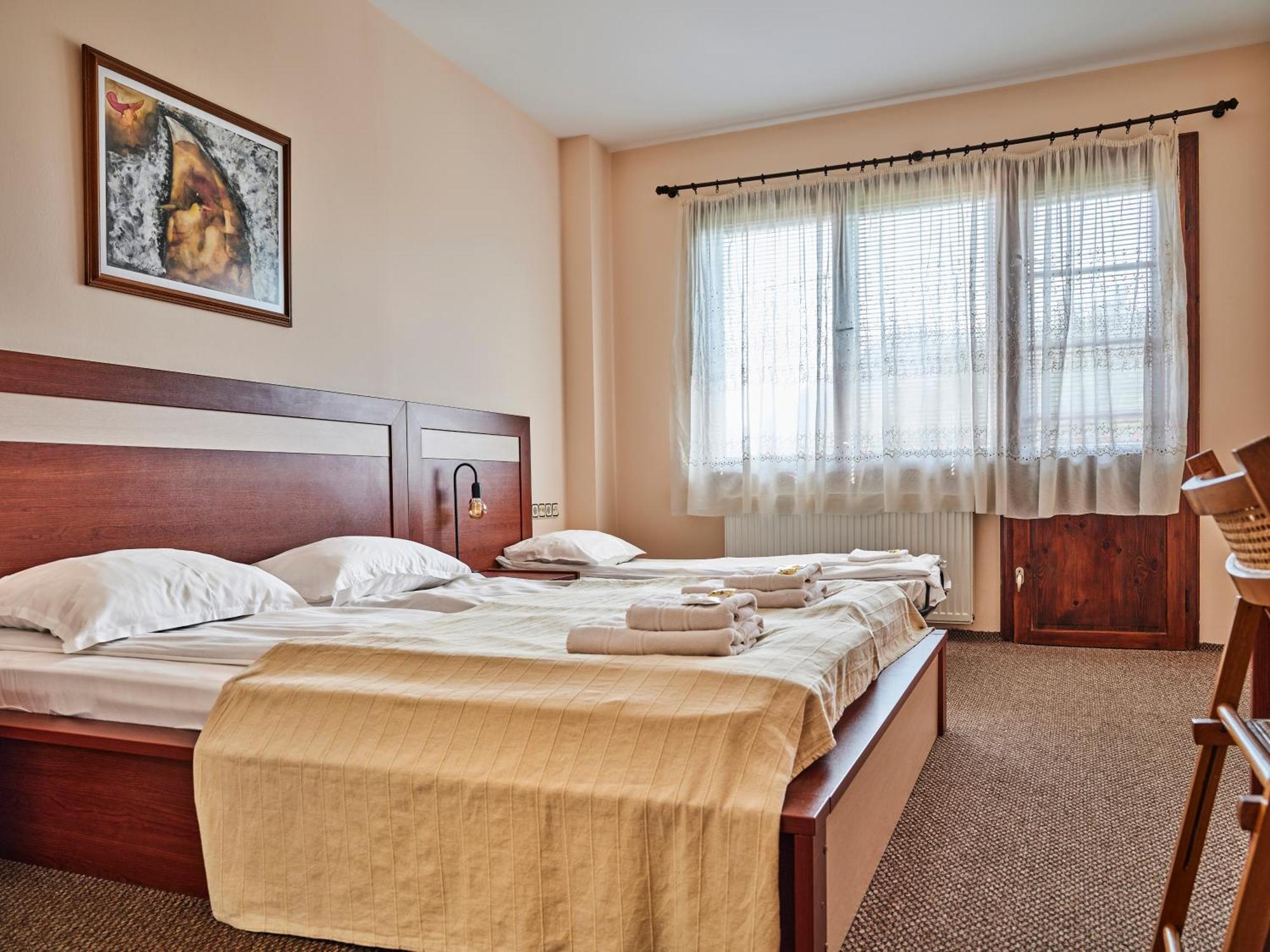 Hotel Tihiat Kat Apriltsi (Lovech) Exterior foto