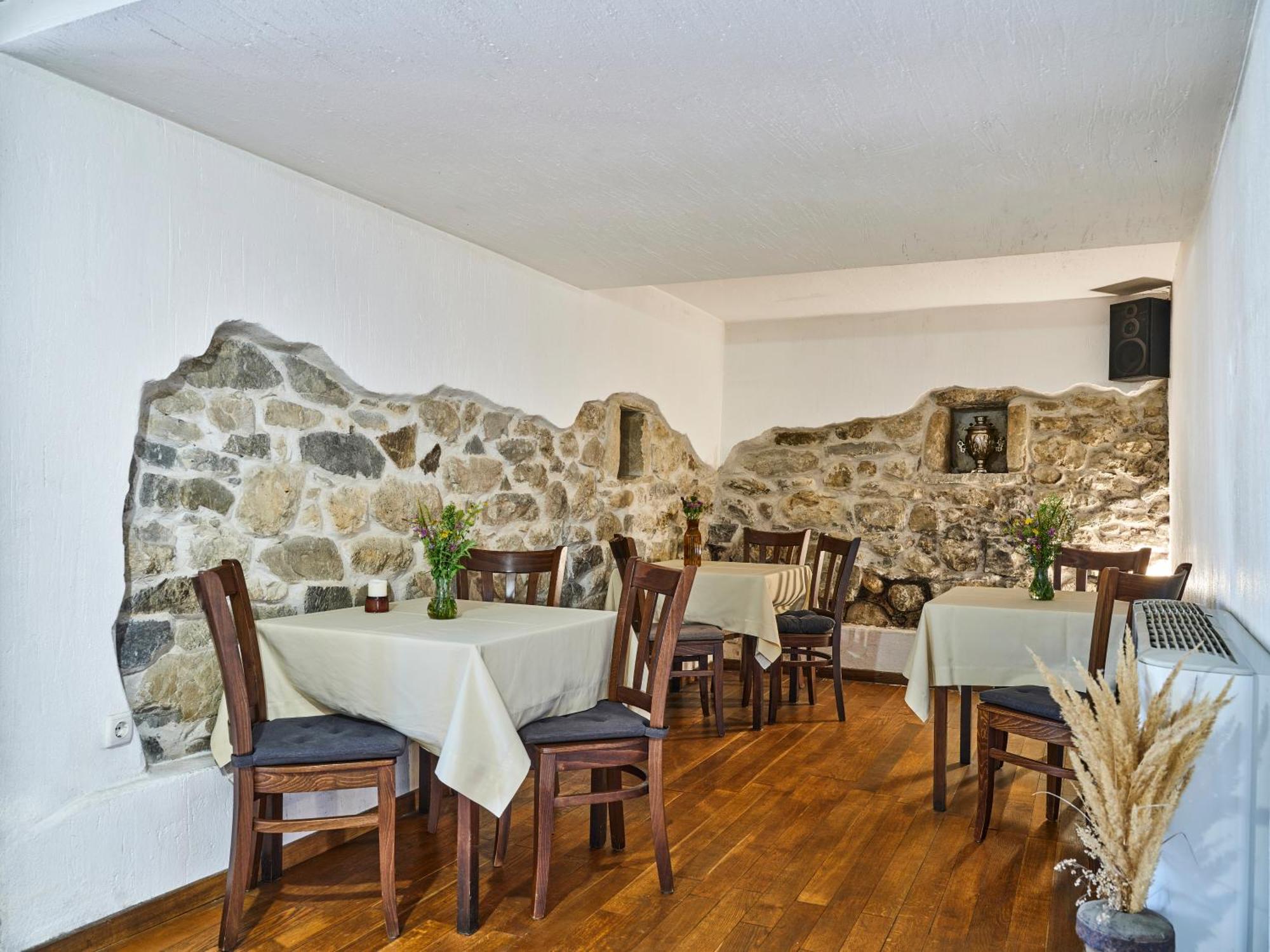 Hotel Tihiat Kat Apriltsi (Lovech) Exterior foto